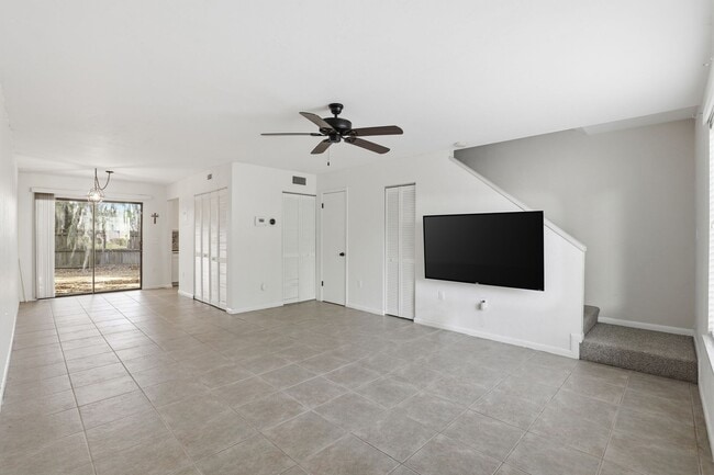 Building Photo - Southfork Oaks Condo