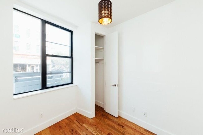 Building Photo - 5 br, 2 bath Apartment - 166 Central Ave