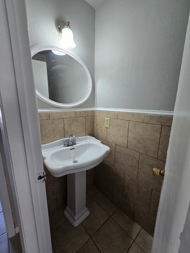 Foto del edificio - 7455 Calder Ave