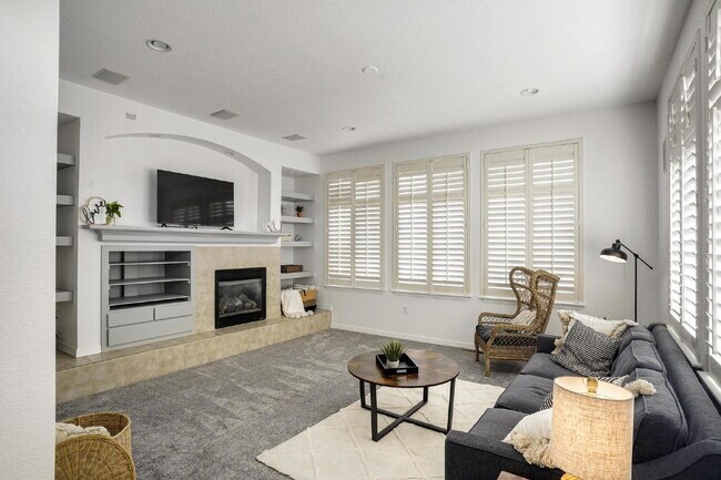 Building Photo - "Spacious 4-Bedroom Townhouse with Granite Finishes & Cozy Fireplace in Parker, CO!"