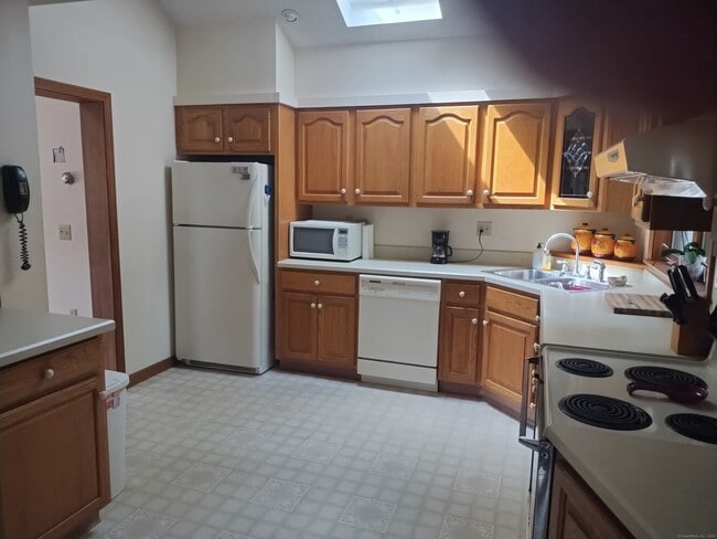 Building Photo - 12 Arrowhead Ln