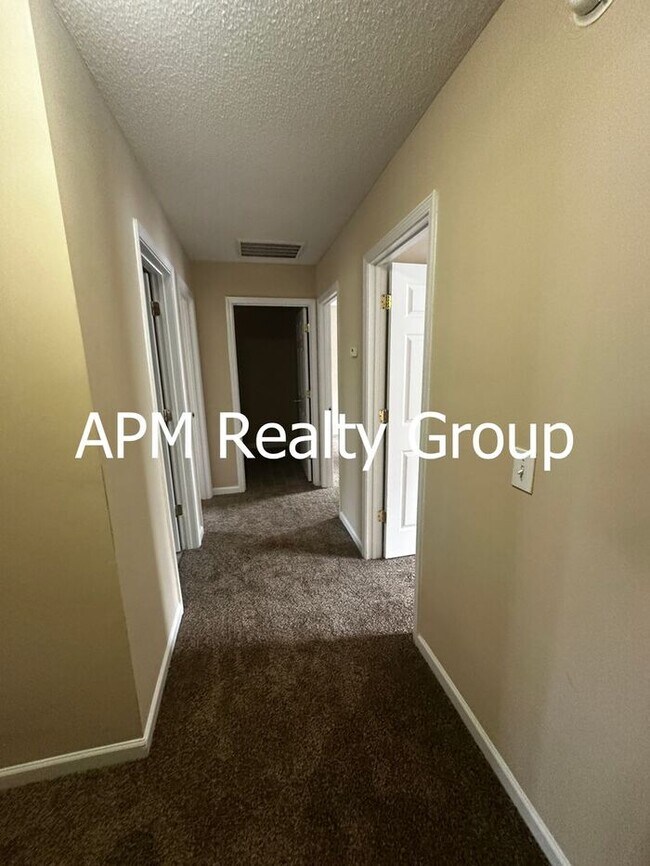 Foto del edificio - Spacious & Inviting Home Perfect for Comfortable Everyday Living