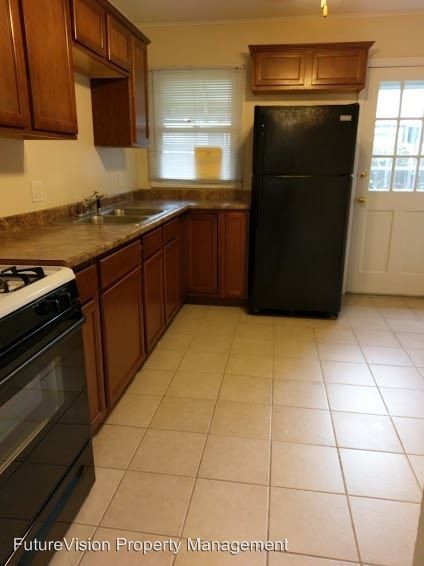 Foto del edificio - 817 N Midland Ave