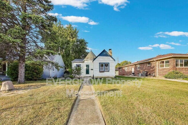 Foto del edificio - 5244 E 10th St