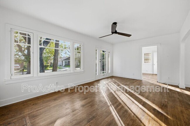 Foto del edificio - 507 Flower St