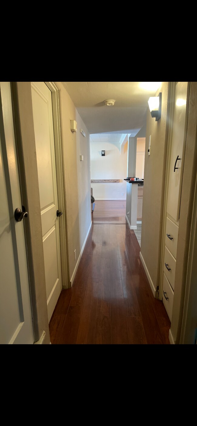 Building Photo - 2138 Utah St NE