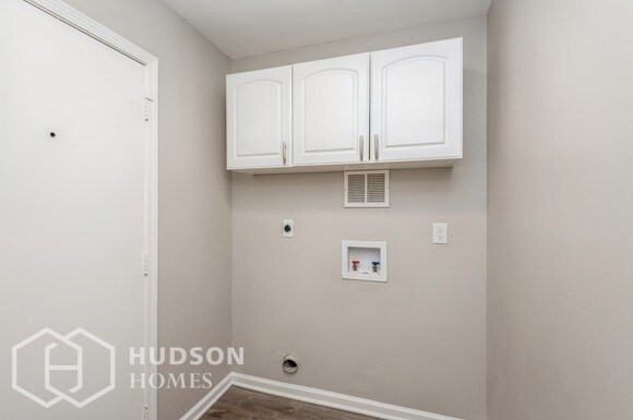 Building Photo - GET 1ST FULL  MONTH'S RENT FREE! - 11921 S...