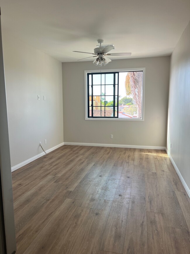 Living room - 529 Palomar Ave