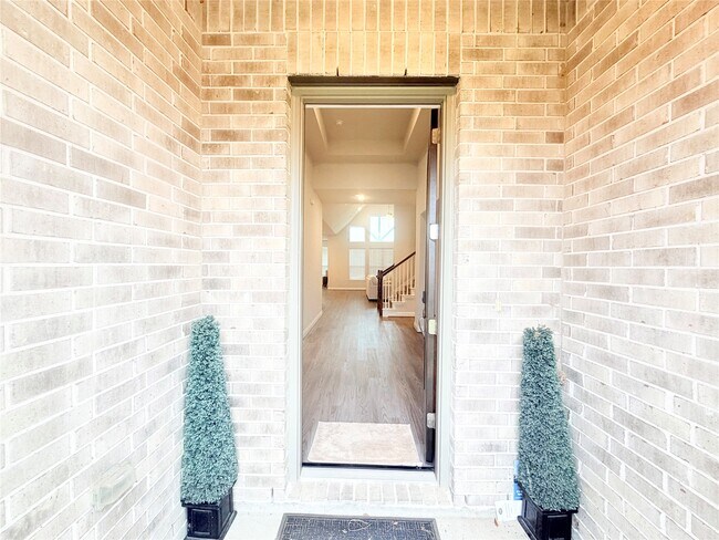 Building Photo - 6610 Lake Oasis Dr