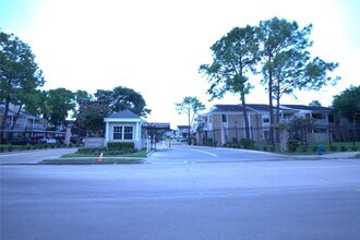 Building Photo - 2750 Holly Hall St