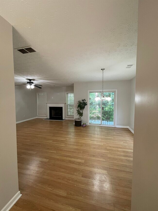 Foto del edificio - 347 Parkview Manor Dr