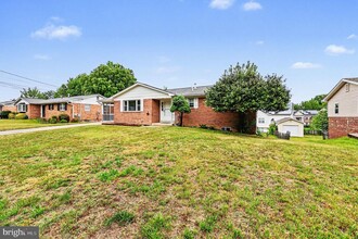 Building Photo - 7014 Dower House Rd
