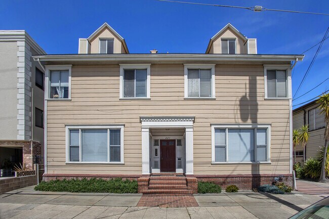 Building Photo - 221 Pacific Ave