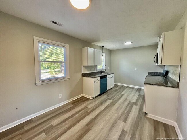 Foto del edificio - 5985 McDonald Rd