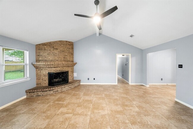 Foto del edificio - 16330 Autumn Wind Dr