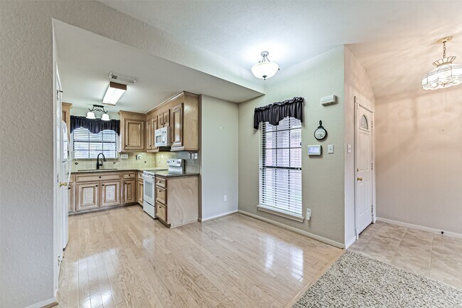 Foto del edificio - 404 Live Oak Ln