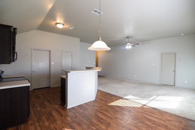 Building Photo - 1108 Roanoke Dr