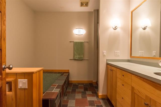 Foto del edificio - ***AUGUST 2027*** Fresh Remodeled 5 Bed 2 ...