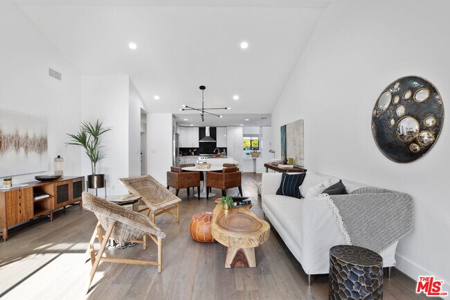Foto del edificio - 3526 Kelton Ave