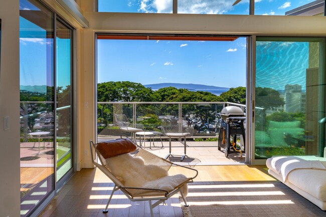 Foto del edificio - Modern Elegancy at Makali'i in Wailea – Finely Furnished 3 Bedrooms / 3 Bathrooms