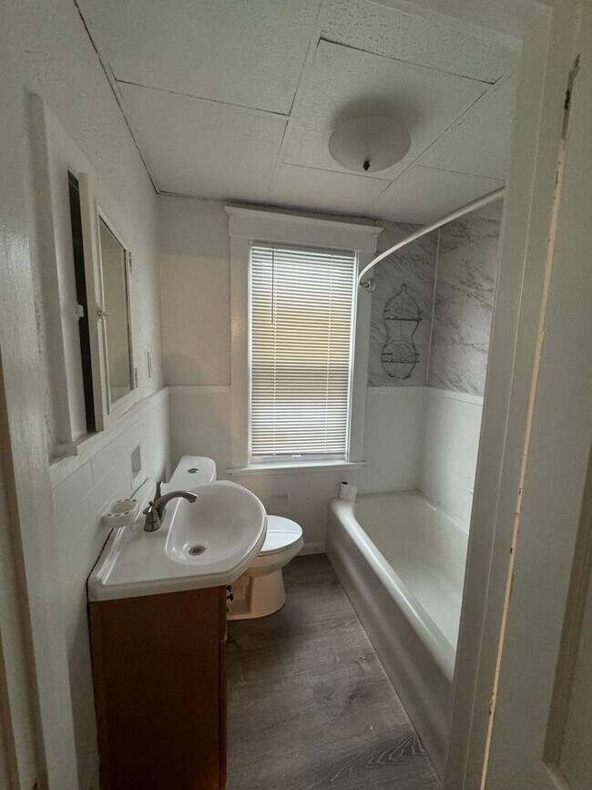 Building Photo - 24 Florence Ave