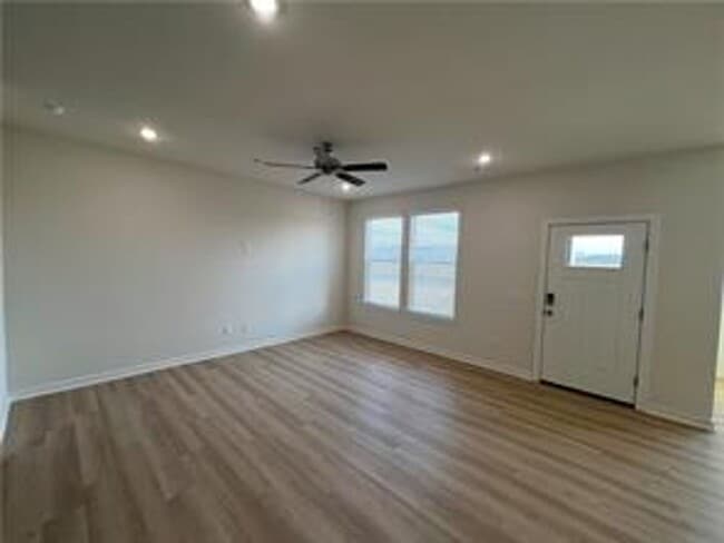 Photo - Amazing 3 Bedroom - 3.5 Bathroom in Fayetteville! House