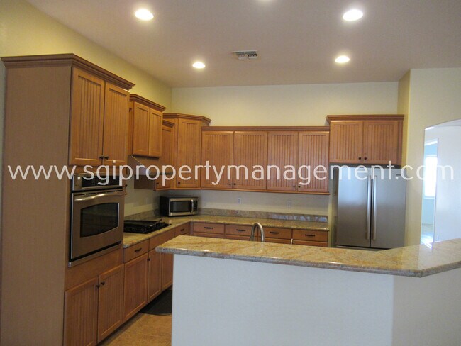 Building Photo - Upgraded Goodyear property
