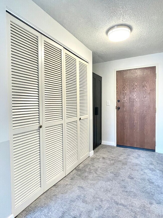 Foto del edificio - 521 E 5th Ave