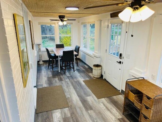Foto del edificio - 5097 Browntown Rd