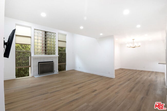 Building Photo - 824 Westmount Dr