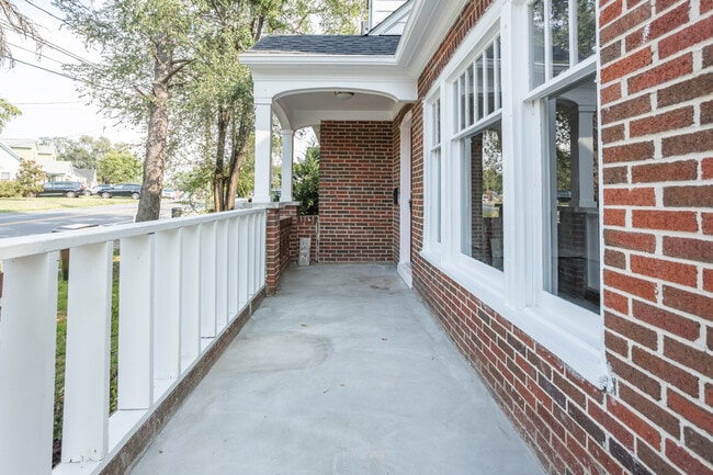 Building Photo - 215 Bellview Ave