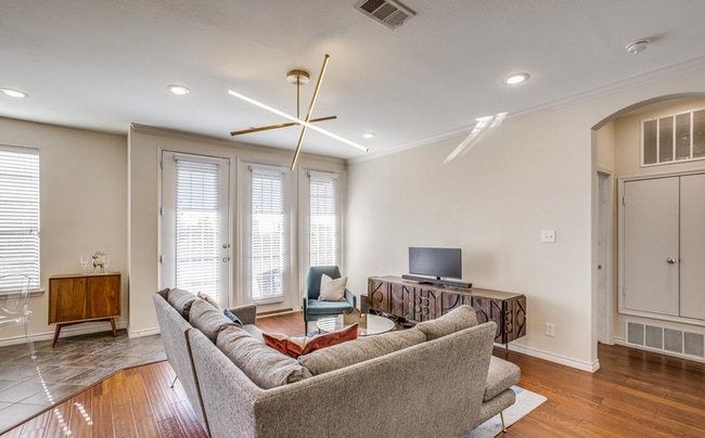 Building Photo - 950 Henderson-149.632