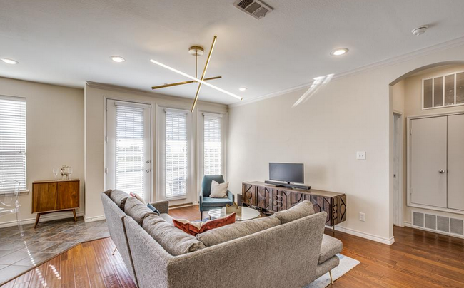 Building Photo - 950 Henderson-1498
