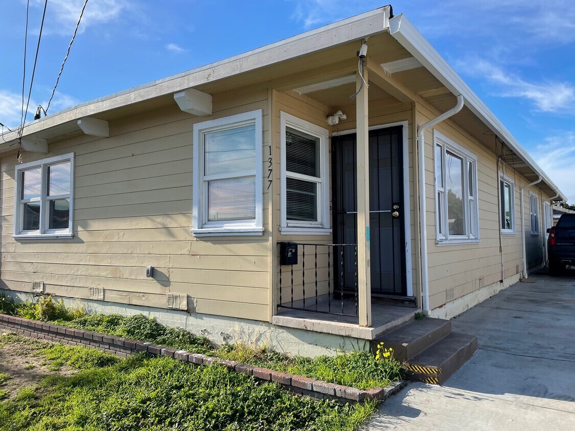 Primary Photo - 1377 147th Ave