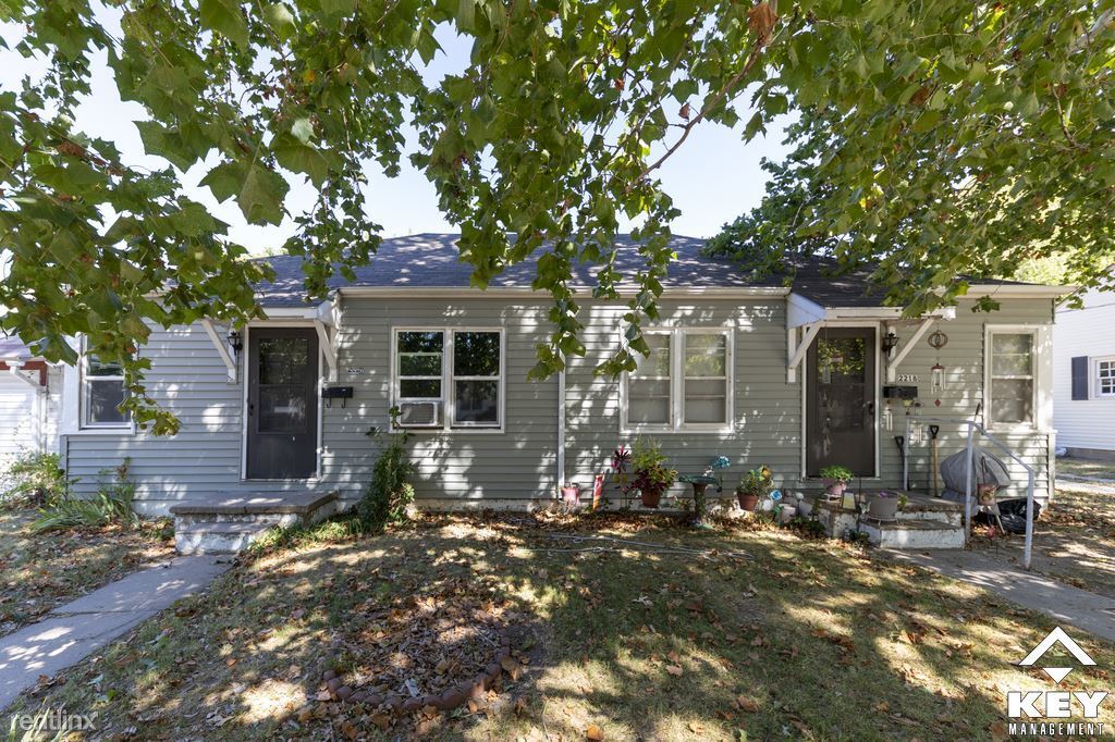1 br, 1 bath Townhome 2220 W 1st St N Townhome Rentals in Wichita