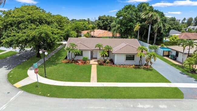 Foto del edificio - 8355 SW 82nd Ter