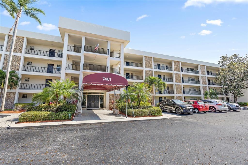 Foto principal - 7461 W Country Club Dr N