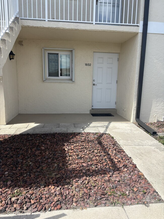 Foto del edificio - 25275 Rampart Blvd