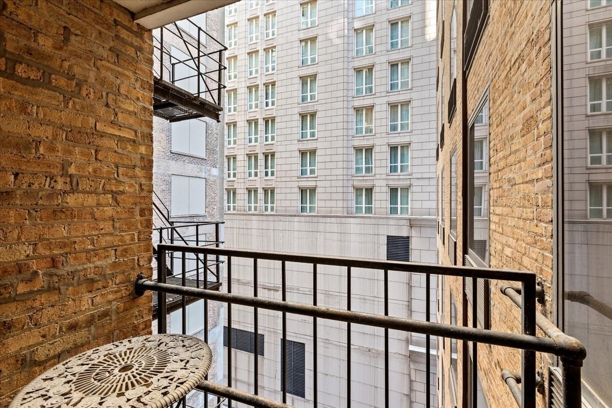 Foto principal - 40 E Delaware Pl