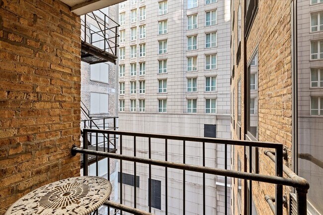 Foto del edificio - 40 E Delaware Pl