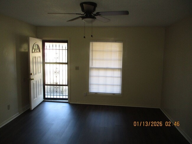 Building Photo - 663 Pineview Ln NE