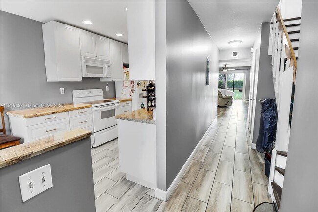 Building Photo - 9891 Riverside Dr