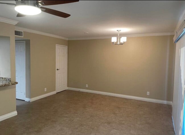 Foto del edificio - 43376 Cook St