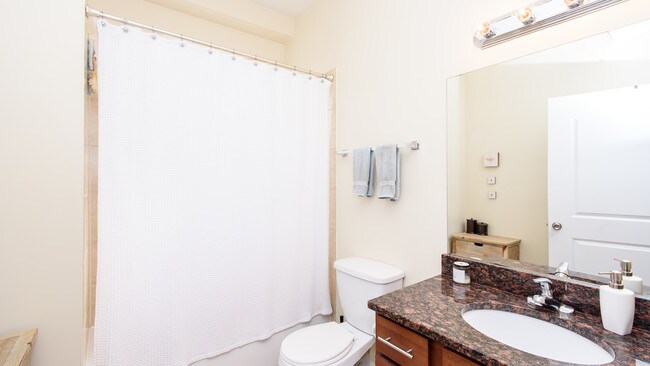 Foto del edificio - 737 N May St