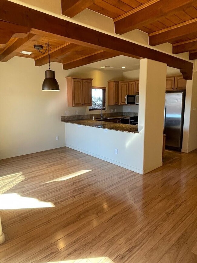 Building Photo - Tierra de Zia 3 Bdr, 3 bath Townhome with ...