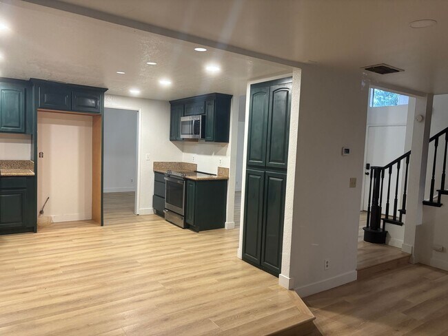 Foto del edificio - Beautiful Fair Oaks 4/2!  BIG HOUSE  **See details below for viewings**