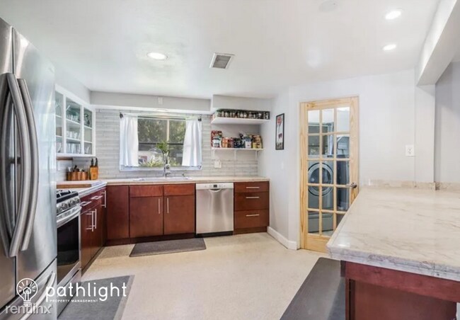 Building Photo - 3 br, 2 bath House - 6701 N 13Th Street UNIT