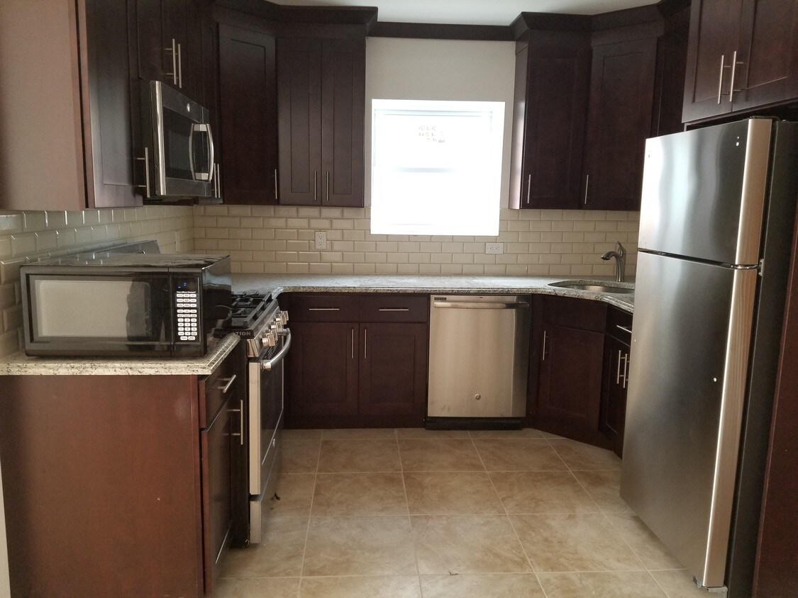 KITCHEN - 1105 Adee Ave