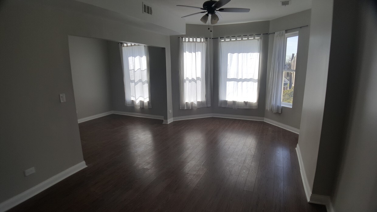 Foto principal - 6437 S Marshfield Ave