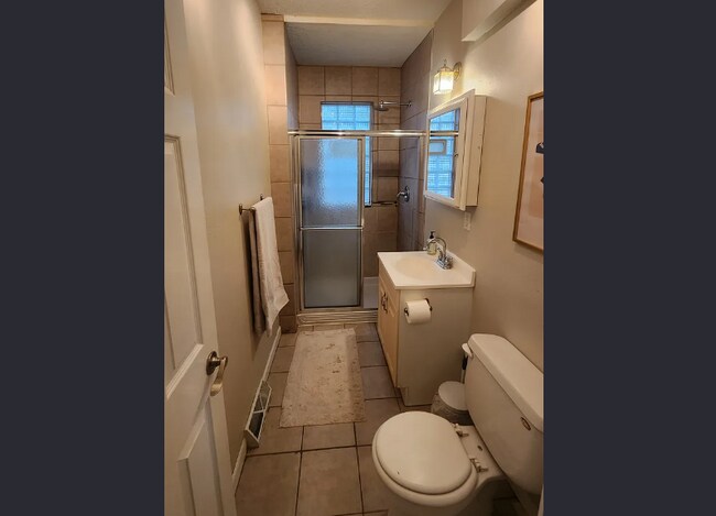 Foto del edificio - 1822 Roblyn Ave